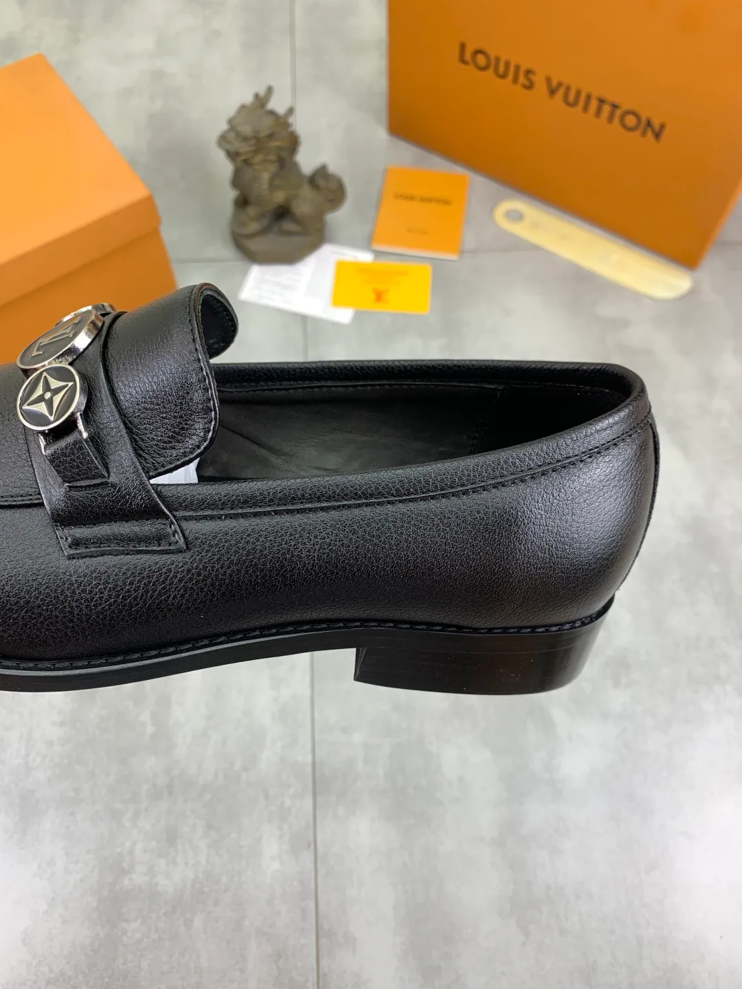Men's Men's Shoes 💰P420 [New Style] 💰Yangli💎💎💎[Louis Vuitton] LV high-end men's formal business leather shoes, original order 1:1! Original imported calfskin, original metal buckle, imported sheepskin lining for feet, original outsole, men's shoe size: 39-45 (38.46 customized) black optional
